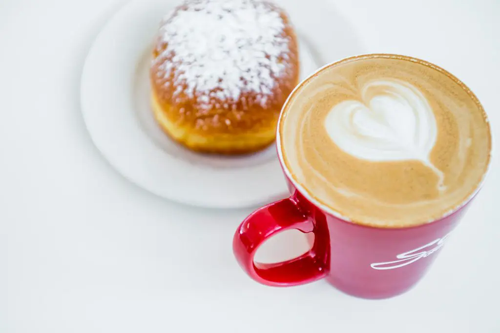 Photo d'un beignet et d'un café du Caffè Sorrentino